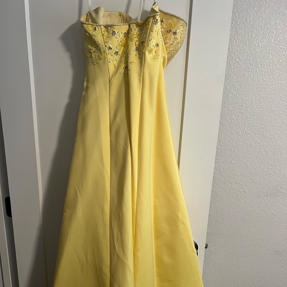 Morgan & Co yellow prom dress - Picture 3 of 7